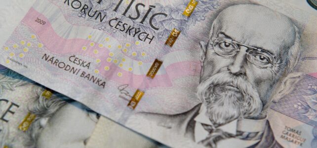 Silná česká koruna opět trhla rekord vůči Euru. Ten starý jí nevydržel ani týden Silná česká koruna opět trhla rekord vůči Euru. Ten starý jí nevydržel ani týden